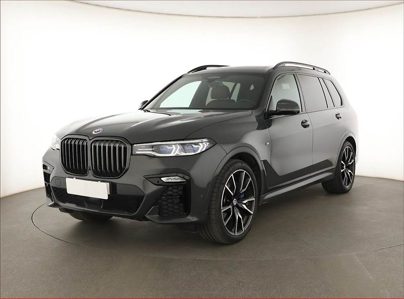 BMW X7 (2022) xDrive40d - fotka 2 z 30