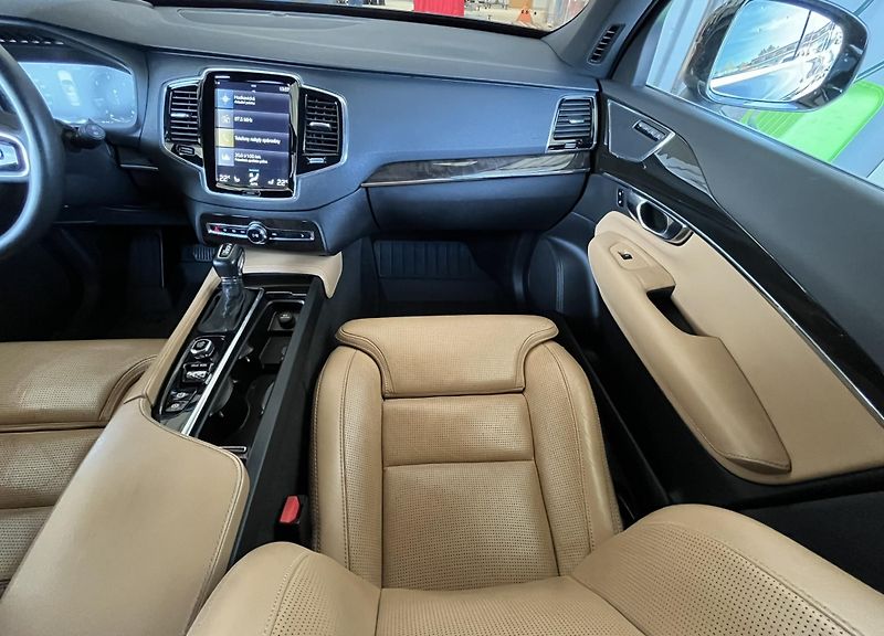 Volvo XC90 D5 AWD VENT // REZERVACE - fotka 17 z 58