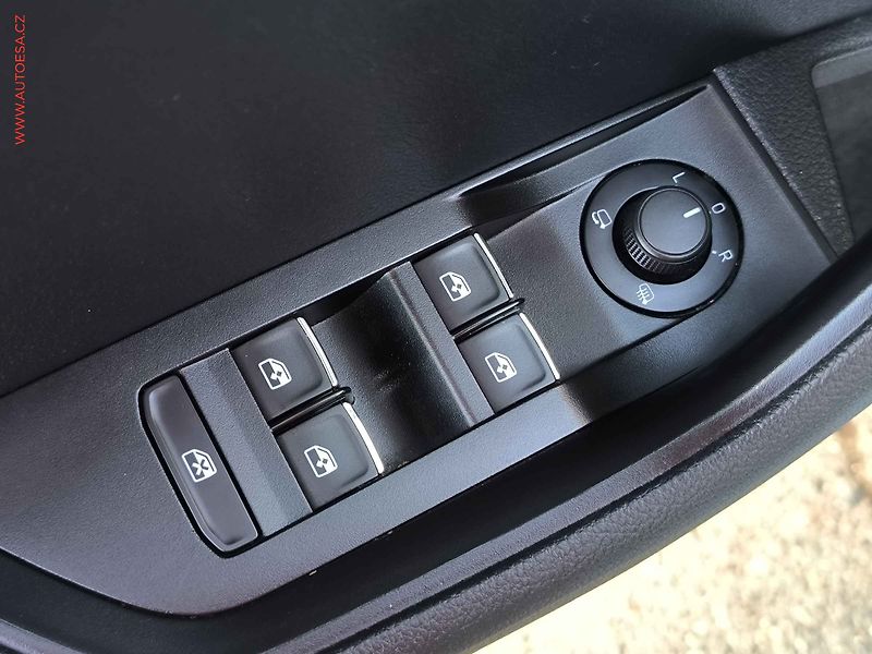 Škoda Superb (2016) 2.0 TDi, ČR, DSG, LED - fotka 19 z 23