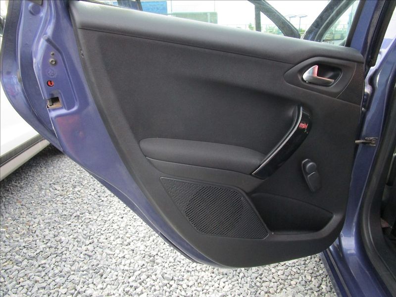 Peugeot 208 1.4HDi  Klima, 2. maj. - fotka 27 z 36