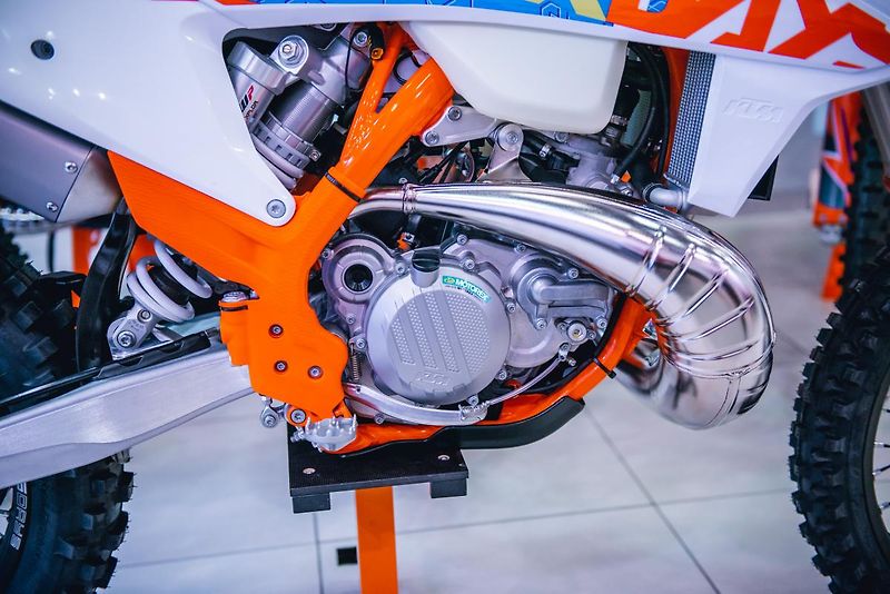KTM 300 EXC SIX DAYS Nová 0MTH - fotka 25 z 36