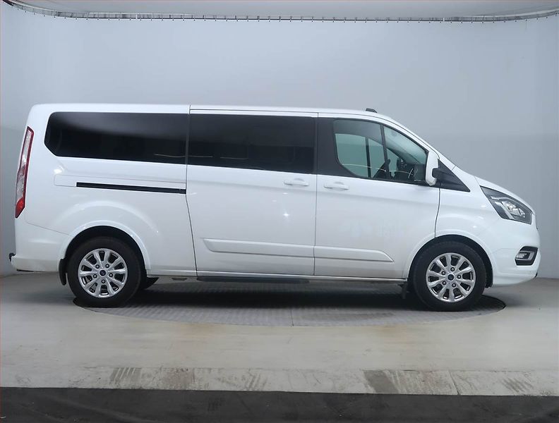 Ford Tourneo Custom (2022) Titanium 2.0 EcoBlue mHEV, ČR - fotka 6 z 15