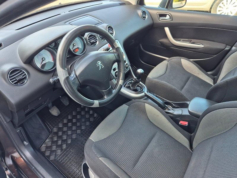 Peugeot 308 (2013) 1.6HDi Xenony , TZ , Nová STK - fotka 20 z 32