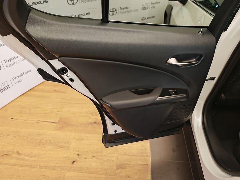 Lexus UX 300h Business TECH - fotka 26 z 36