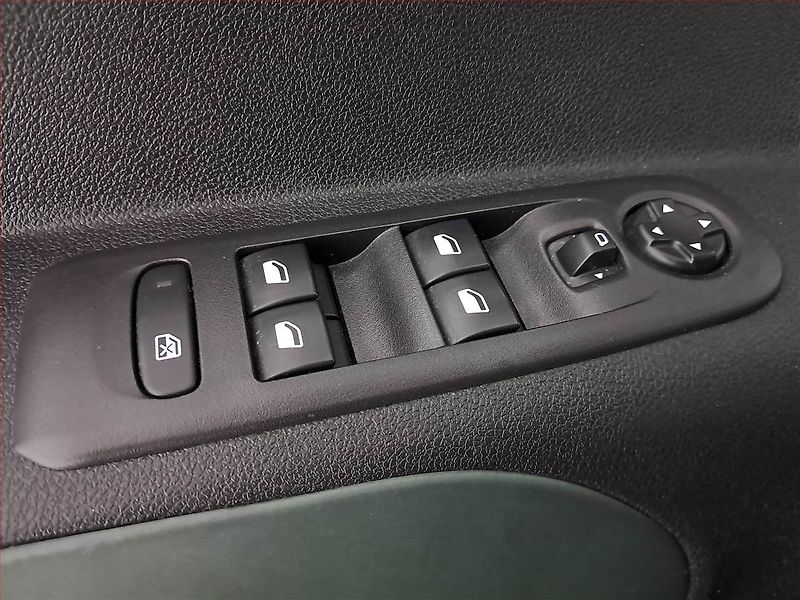 Citroën Berlingo (2018) Feel 1.5 BlueHDi, 5Míst, ČR - fotka 16 z 16