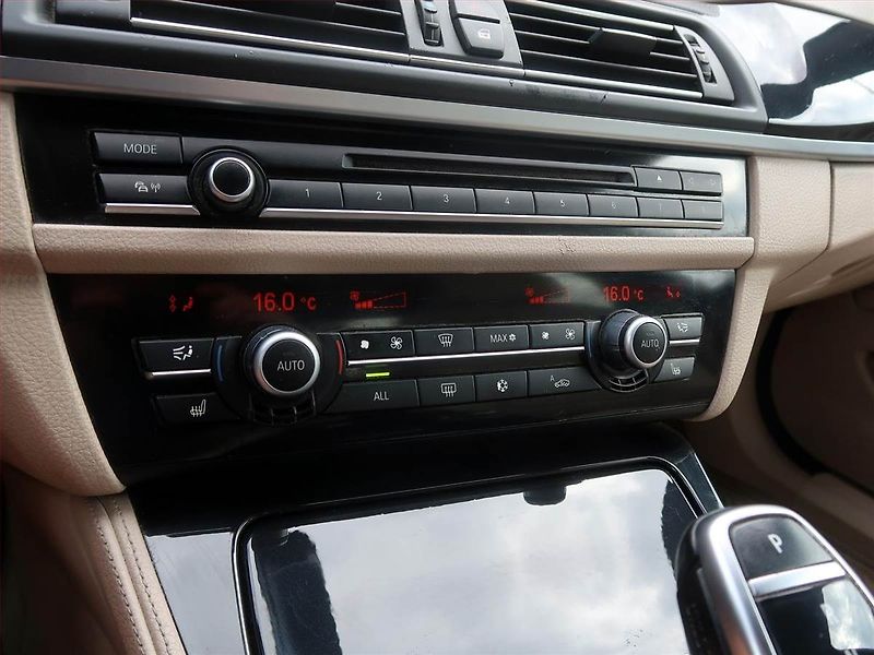 BMW Řada 5 (2011) 525d xDrive, 4X4, Automat - fotka 14 z 14