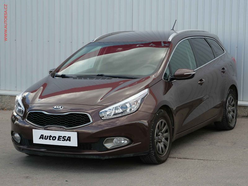 Kia Ceed (2014) 1.6 GDi, ČR, AC, tempo, park - fotka 3 z 18