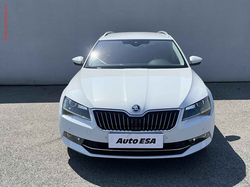 Škoda Superb (2018) 2.0 TDi, ČR, L&K, DSG, kůže - fotka 2 z 15