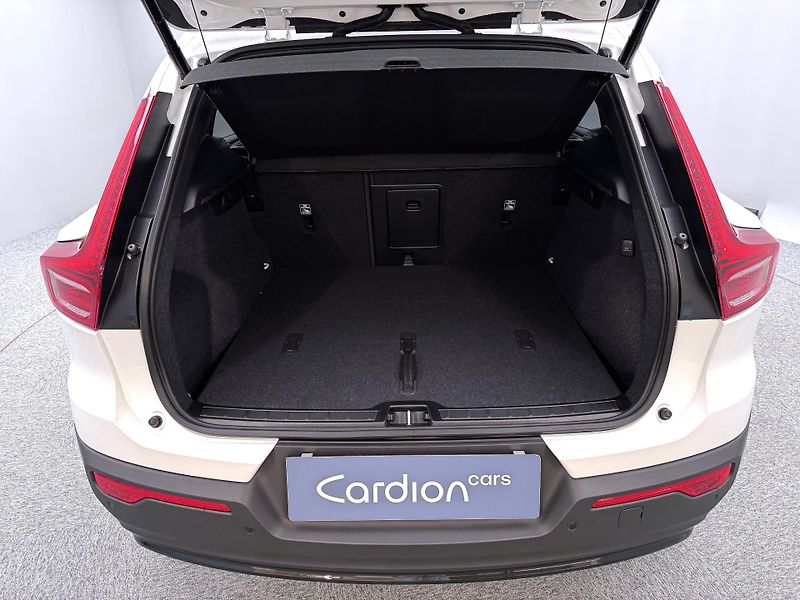 Volvo XC40 (2026) B3 AUT DARK PLUS - fotka 5 z 22