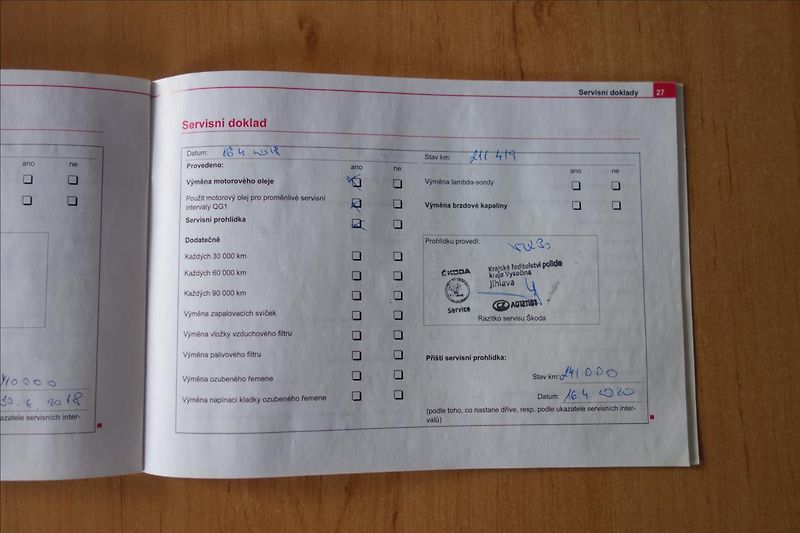 Škoda Octavia 1,6 i 75KW, ČR, SERVIS. KN. - fotka 35 z 35