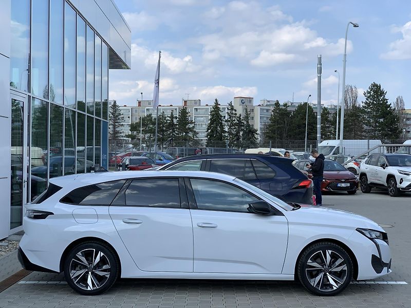 Peugeot 308 SW ALLURE+ 1.5 BHDi 96kW AT8 - fotka 10 z 23