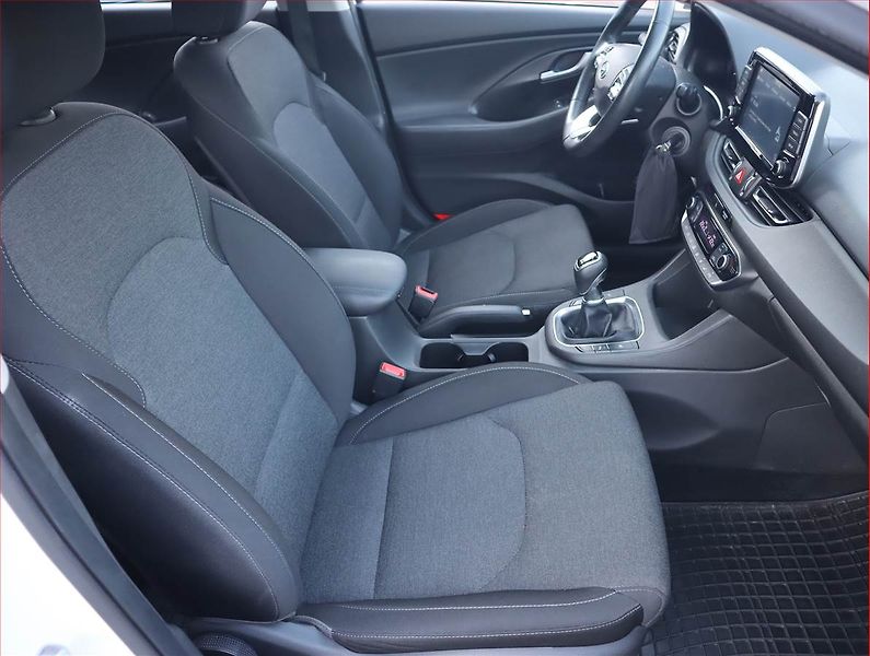 Hyundai i30 (2021) Family 1.5 T-GDI MHEV - fotka 9 z 19