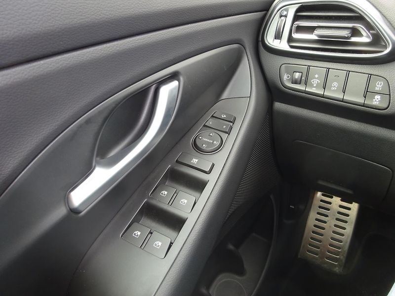 Hyundai i30 1.5 T-GDI 103kW DCT N-Line - fotka 13 z 20