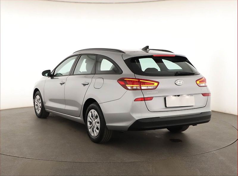 Hyundai i30 (2026) 1.0 T-GDI, Comfort, Navigace - fotka 4 z 14