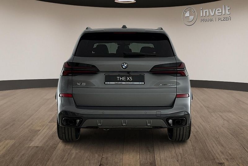 BMW X5 xDrive30d - fotka 4 z 30