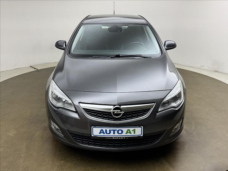 Opel Astra 1,4 103kW 2X KOLA AC 1.MAJ ČR - fotka 2 z 37