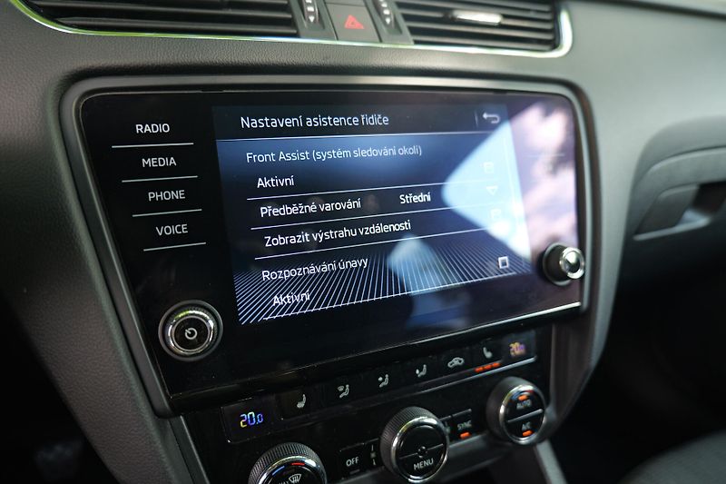 Škoda Octavia 1.4 TSI 110 kW Tažné CarPlay - fotka 25 z 31
