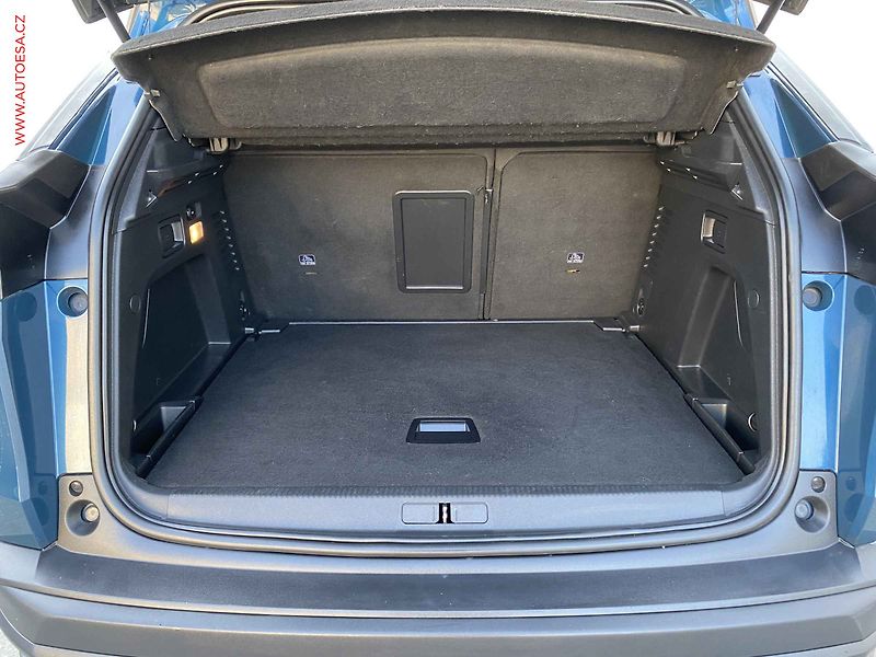 Peugeot 3008 (2021) 1.2 PT, ČR, AC, park.čidla - fotka 7 z 17