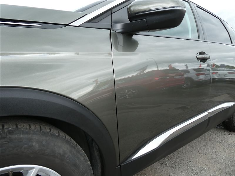 Peugeot 5008 2,0 HDi 110kW Allure serviska - fotka 15 z 41