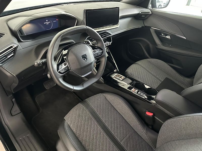 Peugeot 2008 1,2 PT Allure, 96kW, Automat - fotka 7 z 17