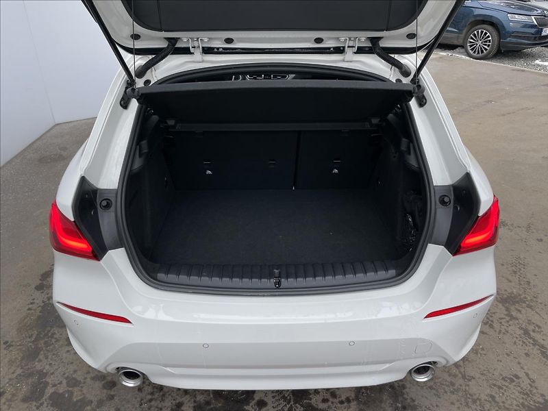 BMW Řada 1 2,0 120d xDrive AT8 Advantage - fotka 22 z 22
