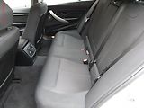 BMW Řada 3 (2019) 2.0 D 318d, LED, autoAC - náhled 10