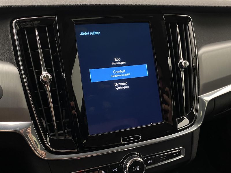 Volvo S90 D4 MOMENTUM AUT  - fotka 43 z 43
