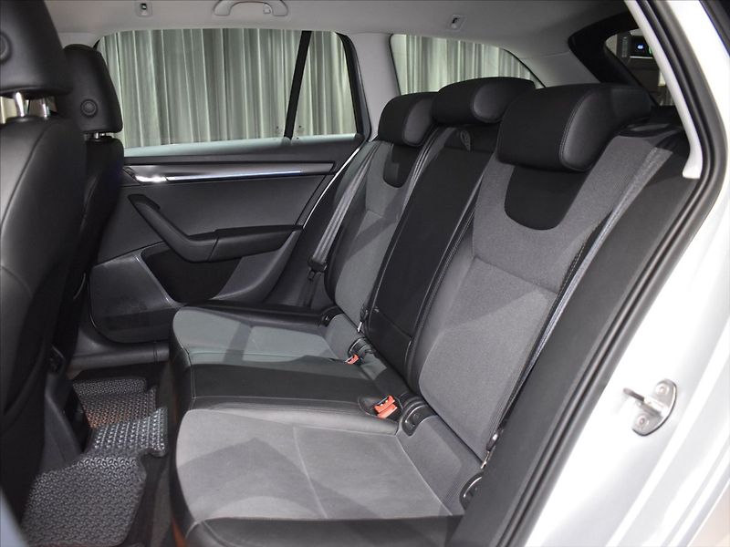 Škoda Octavia 2,0 2,0TDi Style Tažné,Canton - fotka 9 z 21