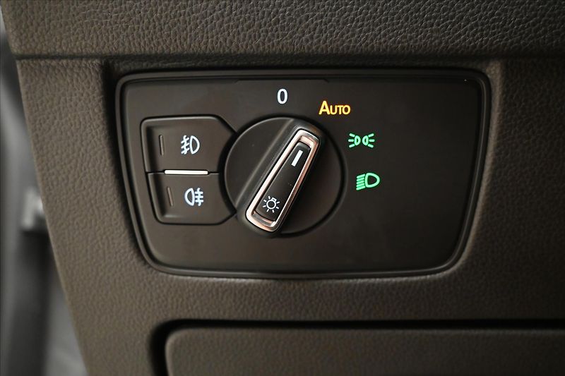 Volkswagen Passat 2,0 TDI 110kW DSG Business Zár - fotka 27 z 31