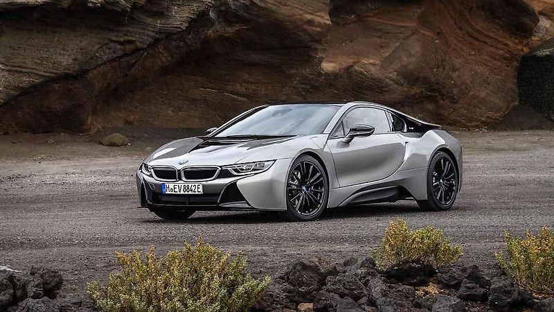 BMW i8 Roadster a i8 Coupé.