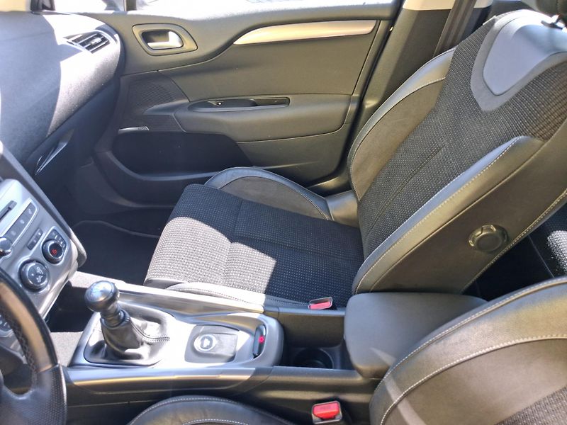 Citroën C4 (2016) 1,6HDi NAVI 2xKOLA MAX VÝBAVA  - fotka 35 z 43