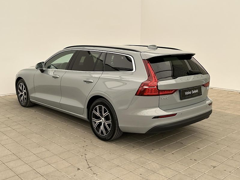 Volvo V60 2.0 B4 Core - fotka 4 z 29
