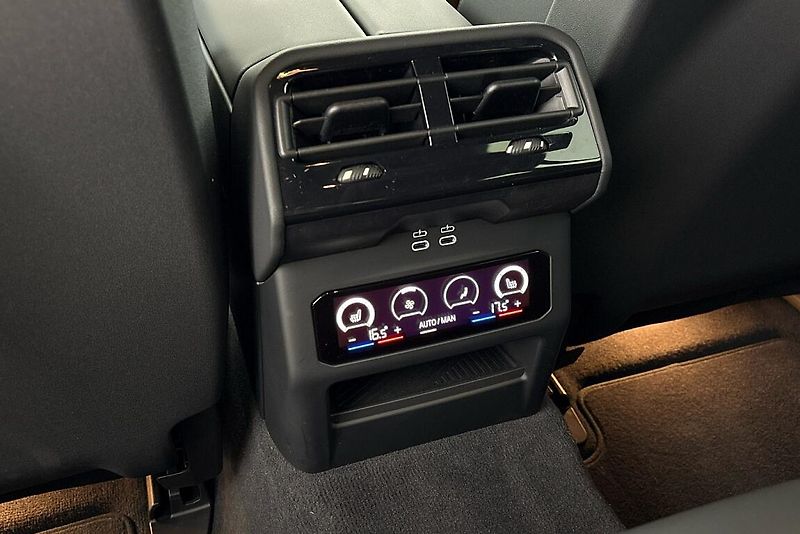 BMW Řada 5 řady 5 | 520d xDrive - fotka 22 z 24