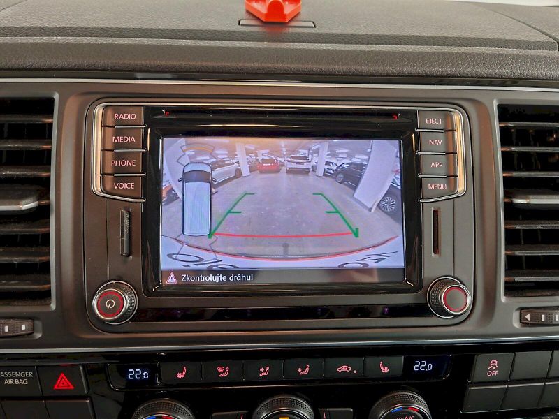 Volkswagen California (2018) 2.0 BiTDI 150 kW DSG 4x4 BEACH - fotka 10 z 24