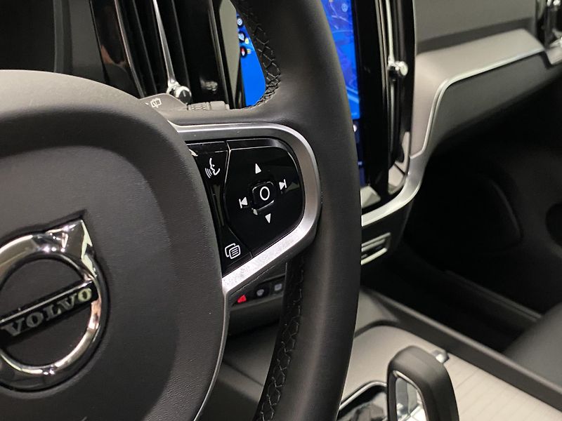 Volvo V60 B4 DARK PLUS AUT CZ - fotka 21 z 54