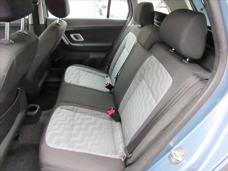 Škoda Fabia 1,6 i 77kW Combi Ambiente - fotka 10 z 26