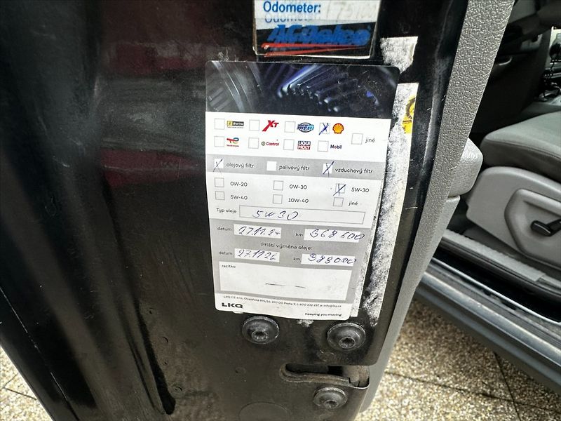 Jeep Grand Cherokee 3,7 154kW-LPG-SERVIS!! - fotka 32 z 37