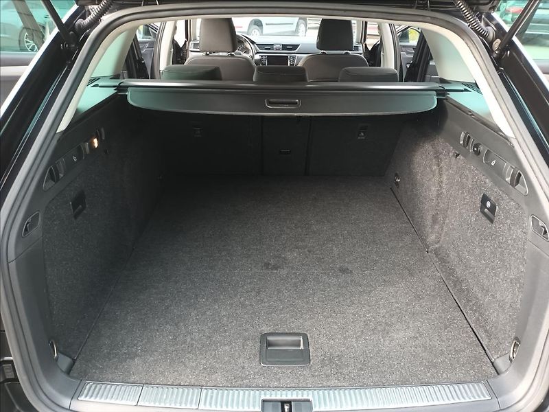 Škoda Superb 2,0 TDI,110KW,NAVI,VÝHŘEV, - fotka 19 z 41