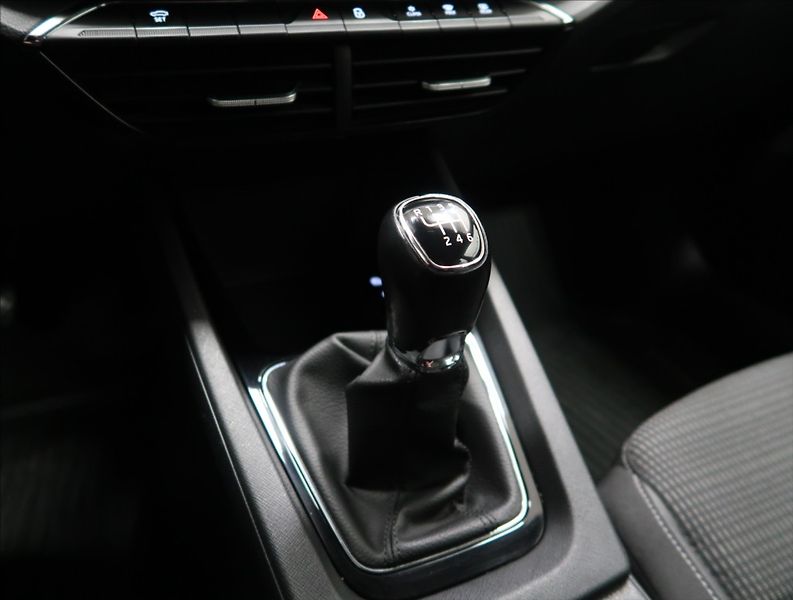 Škoda Octavia 2,0 TDI ČR 1 MAJITEL DPH - fotka 28 z 40