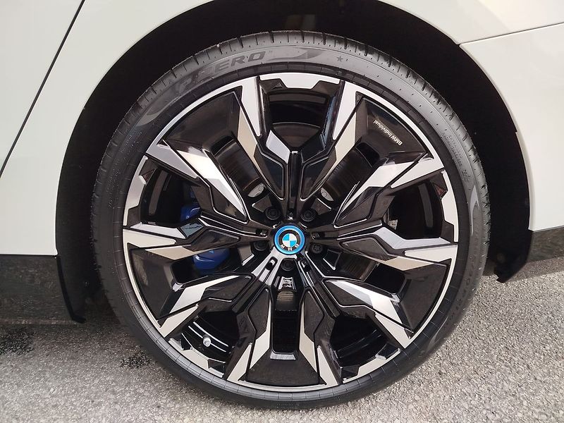 BMW Ostatní M60 xDrive Touring TOP - fotka 23 z 23