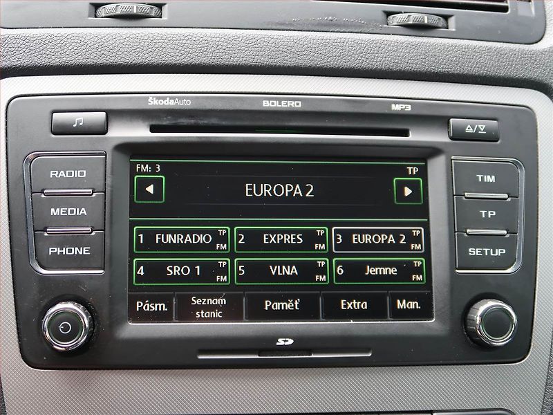Škoda Octavia (2009) 1.9 TDI, Xenony, Tempomat - fotka 12 z 17