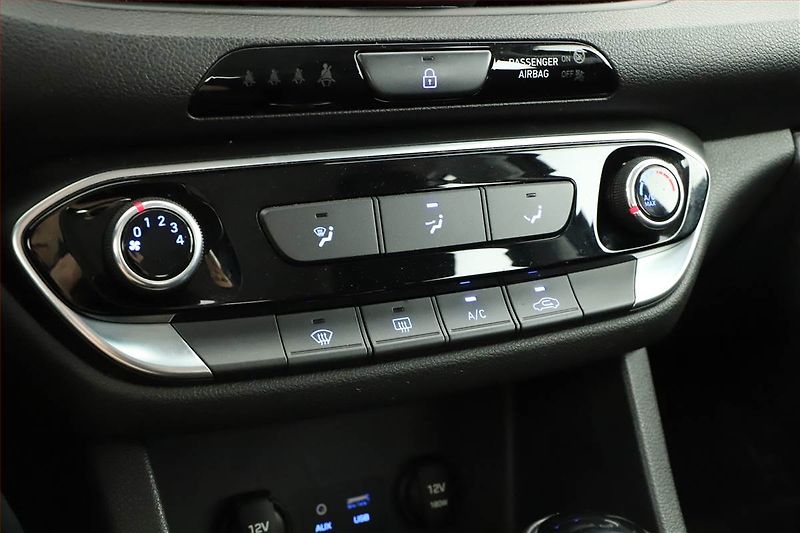 Hyundai i30 (2018) 1.6 CRDi, Automat, Tempomat - fotka 17 z 20