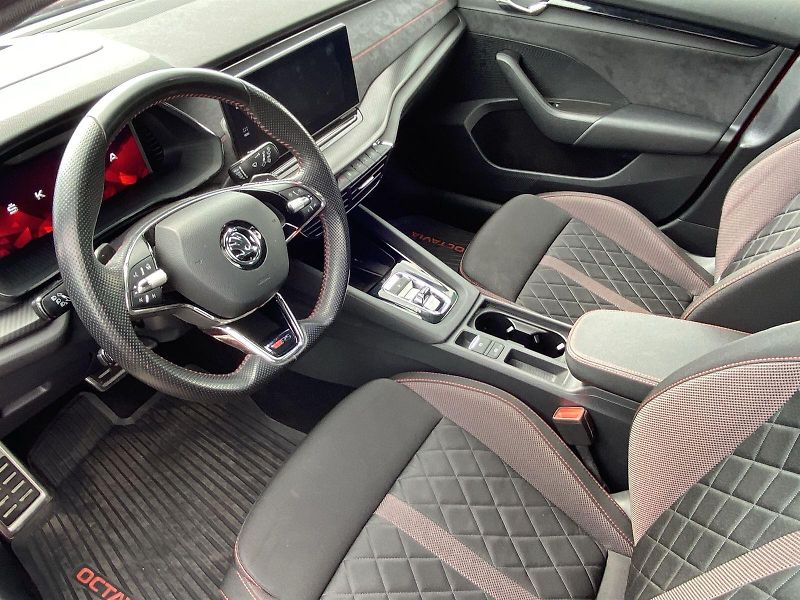 Škoda Octavia (2021) Combi 2.0 TDI DSG RS - fotka 6 z 39