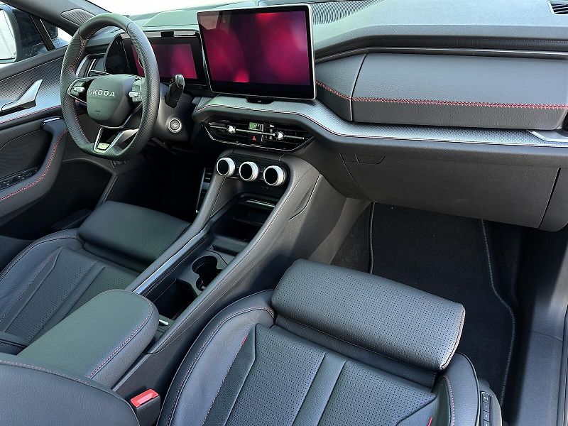 Škoda Kodiaq RS 2.0TSi DSG 4x4 265PS Matrix - fotka 46 z 52