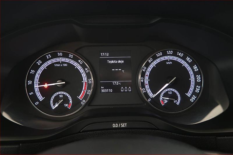 Audi A4 (2009) 2.0 TDI, Xenony, Tempomat - fotka 9 z 15