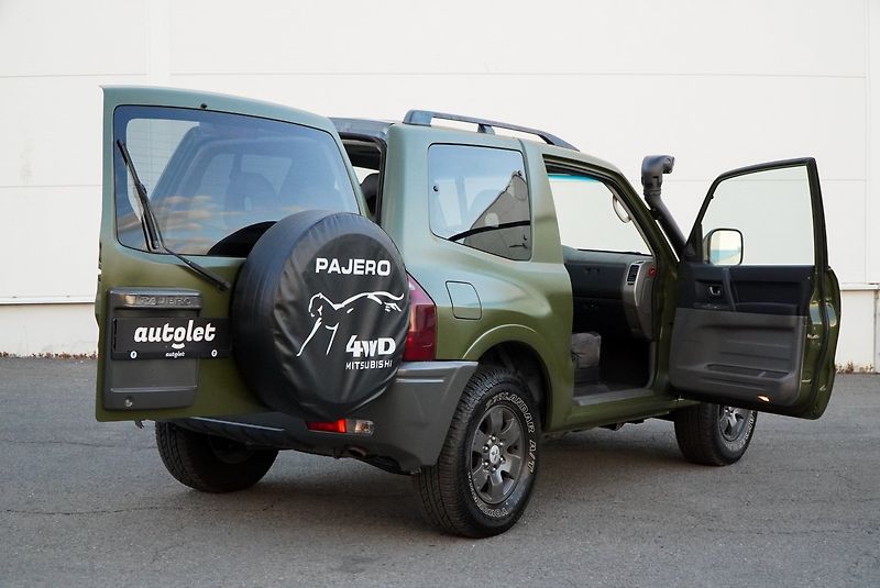 Mitsubishi Pajero 3.2 Di-D 4x4 AUTOMAT - fotka 12 z 32