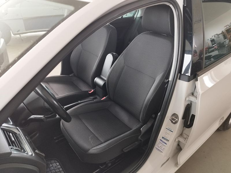 Škoda Rapid (2014) 1,6TDI,66KW,ALU,TAŽNÝ,TOP - fotka 16 z 27