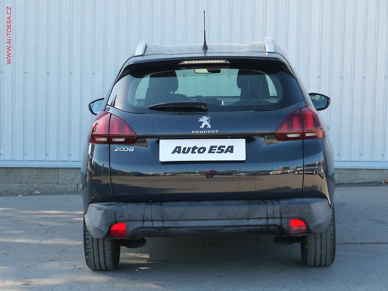 Peugeot 2008 (2019) 1.2 PT, 1.maj,ČR, Active - fotka 5 z 19