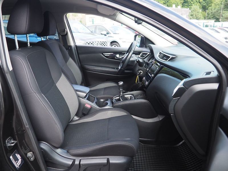 Nissan Qashqai (2019) 1.3 DIG-T 103 kW, 1. Maj ČR - fotka 18 z 34