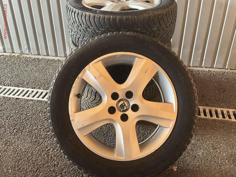 Volkswagen Passat (2012) 2.0TDi 4x4, DSG, bixen, navi - fotka 23 z 24